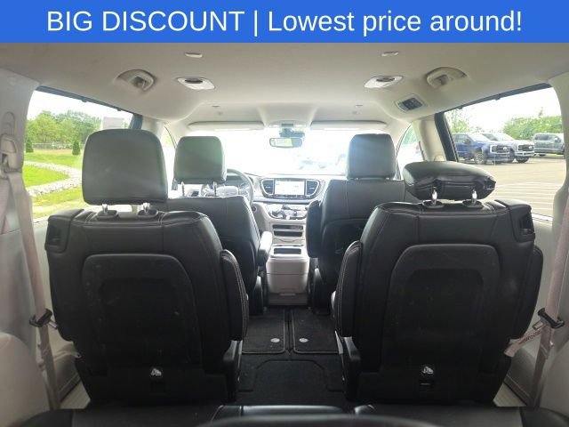 Used 2023 Chrysler Pacifica Touring-L FWD image 14