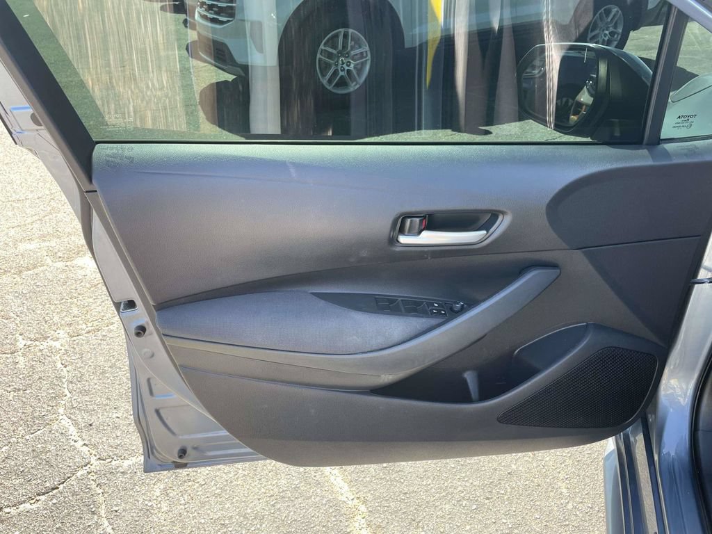 Used 2020 Toyota Corolla LE FWD image 15