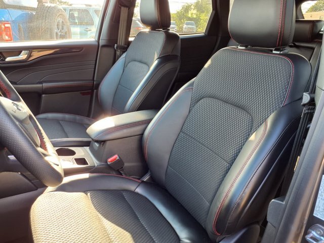 Certified 2025 Ford Escape ST-Line w/ Tech Pack #1 AWD/4WD image 2