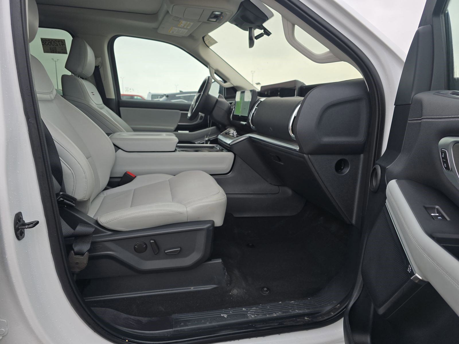 Certified 2025 Ford Expedition Platinum image 13