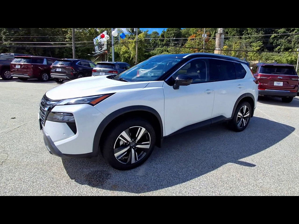 Used 2025 Nissan Rogue SL AWD/4WD image 4