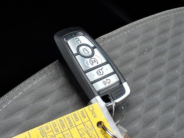 Certified 2021 Ford Escape SE w/ SE Sport Appearance Package image 22