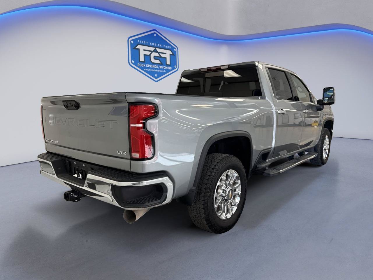 Used 2025 Chevrolet Silverado 2500 LTZ w/ LTZ Premium Package AWD/4WD image 8