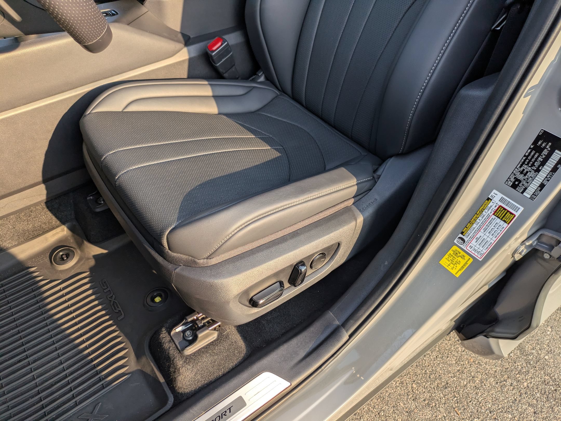 Used 2026 Lexus TX 500h AWD w/ Technology Package image 14