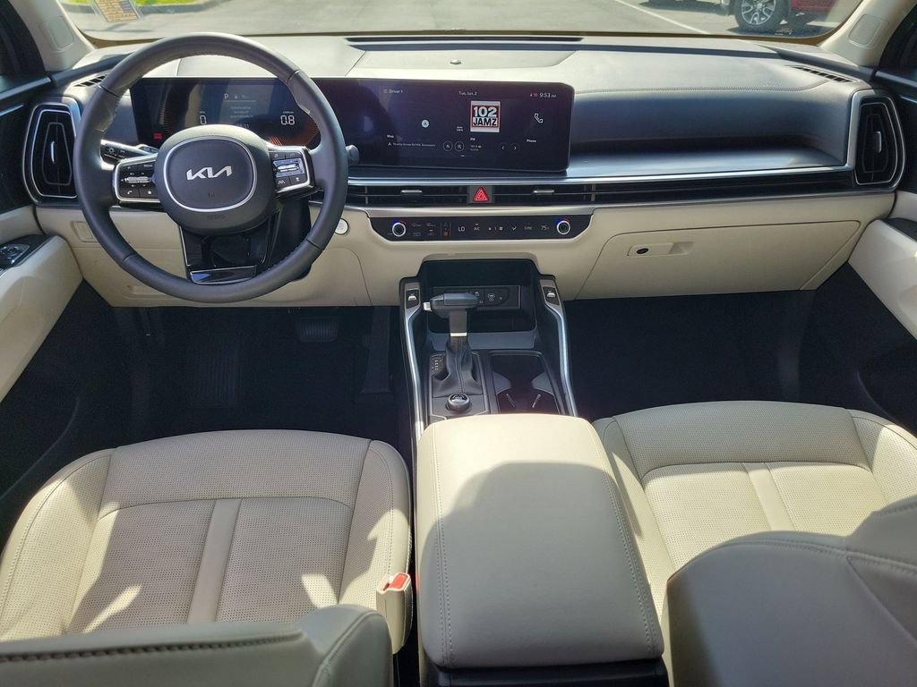 Used 2025 Kia Sorento S FWD image 12