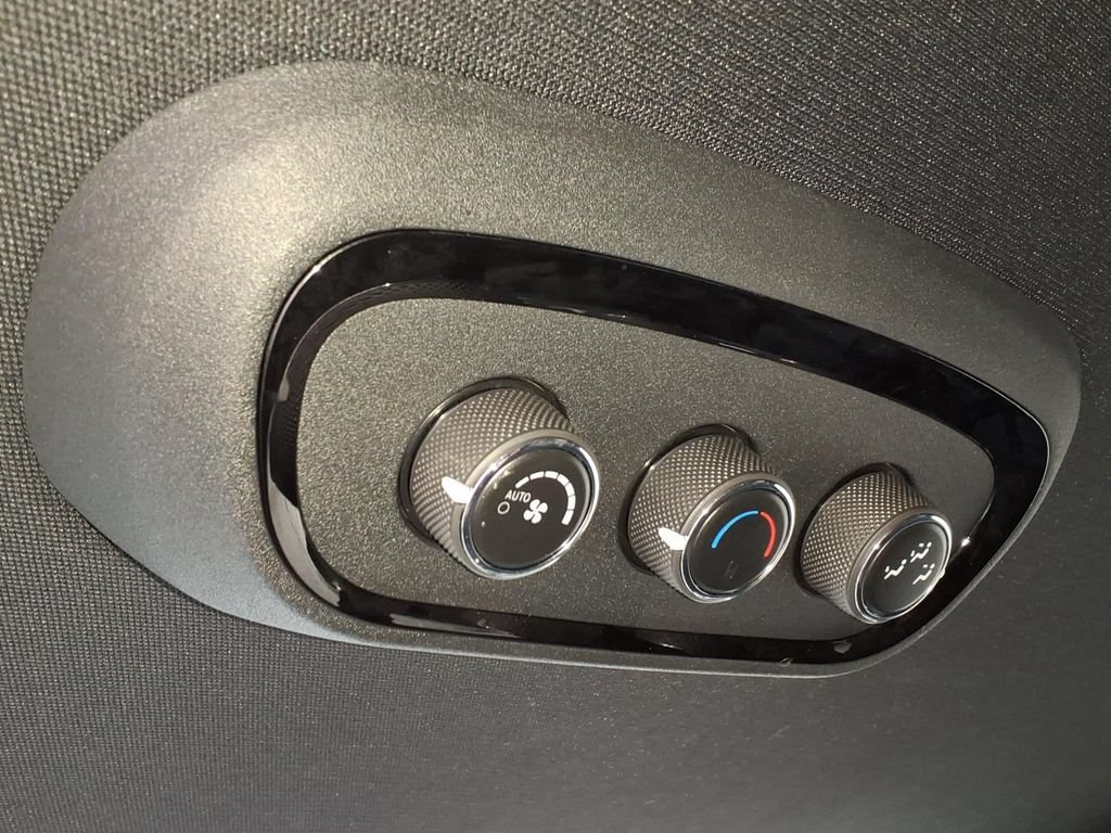 Used 2025 Dodge Durango GT AWD/4WD image 17