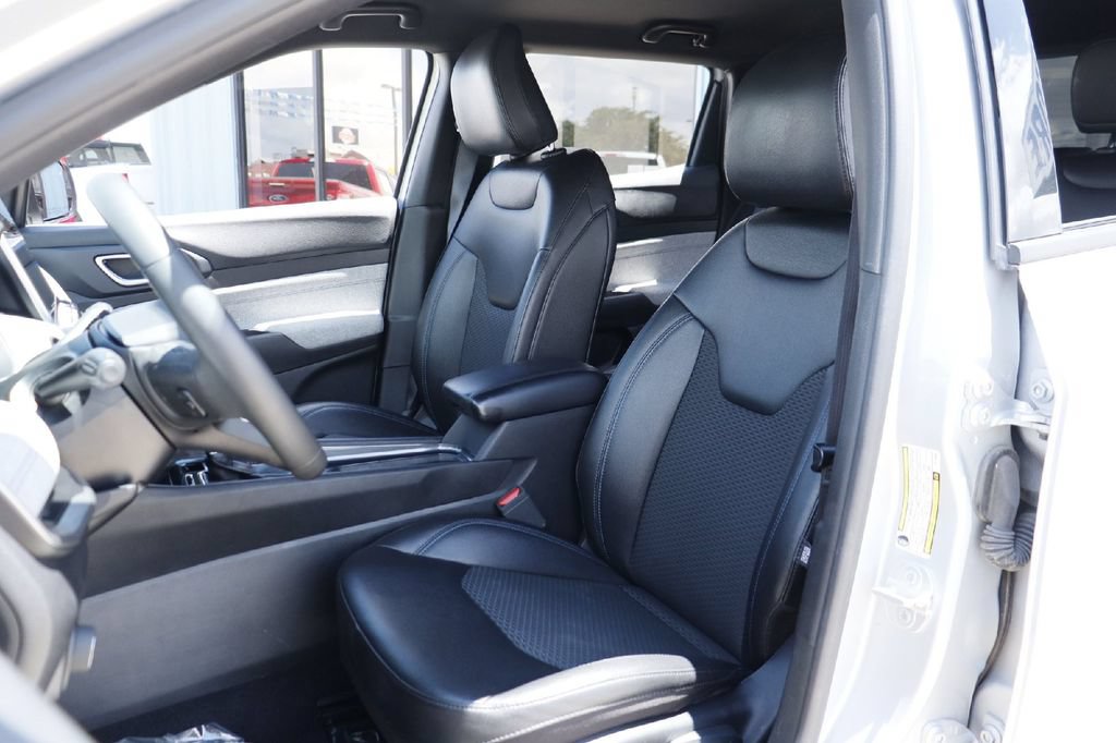 Used 2024 Jeep Compass Latitude AWD/4WD image 5