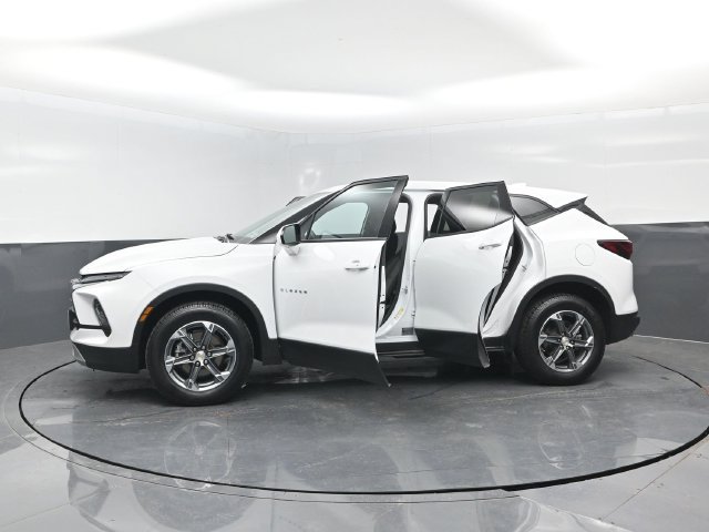 Used 2025 Chevrolet Blazer LT AWD/4WD image 29