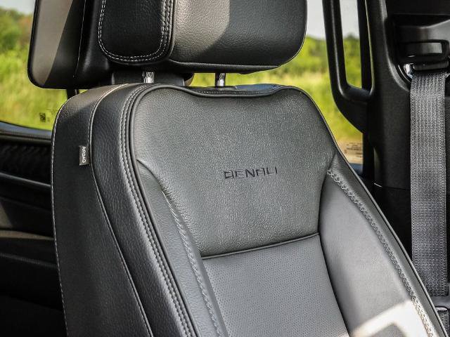 Used 2024 GMC Yukon Denali w/ Advanced Technology Package AWD/4WD image 21