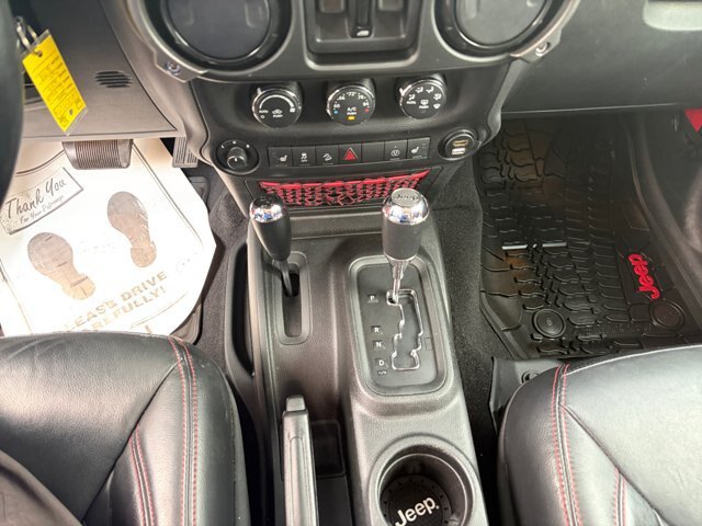Used 2017 Jeep Wrangler Unlimited Rubicon AWD/4WD image 19