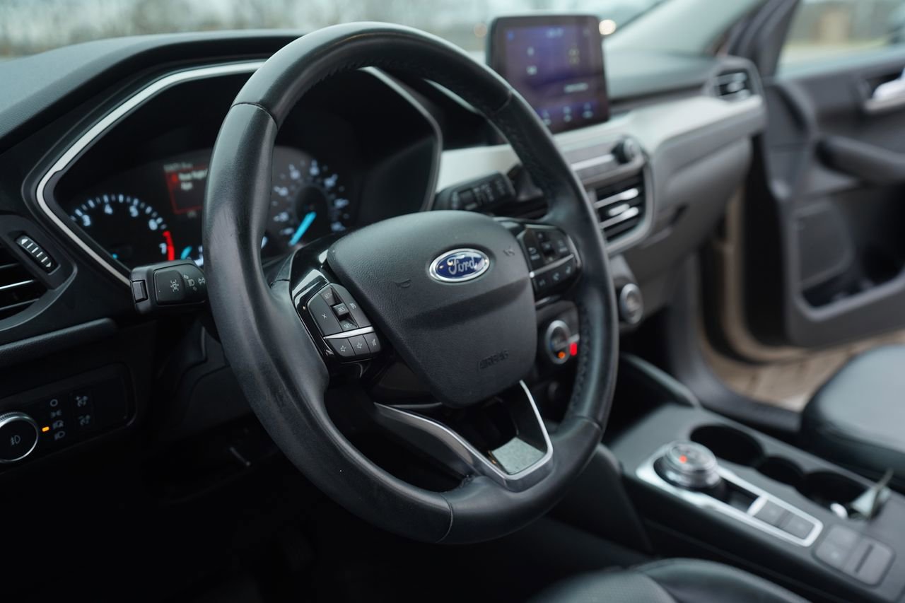 Certified 2021 Ford Escape SEL FWD image 27