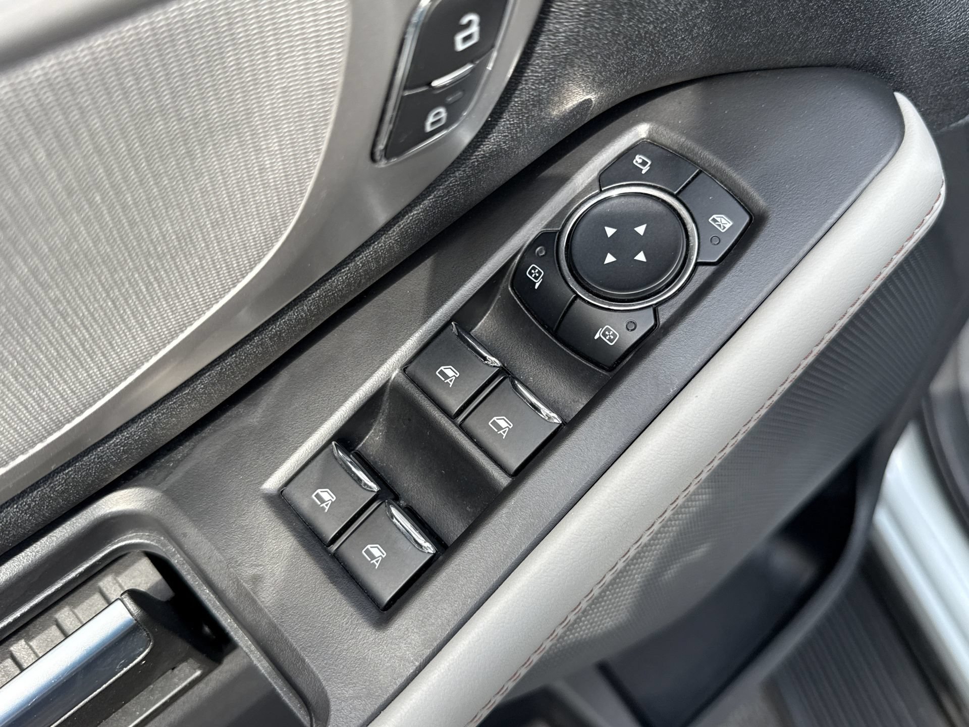 Certified 2025 Ford Expedition Active AWD/4WD image 16