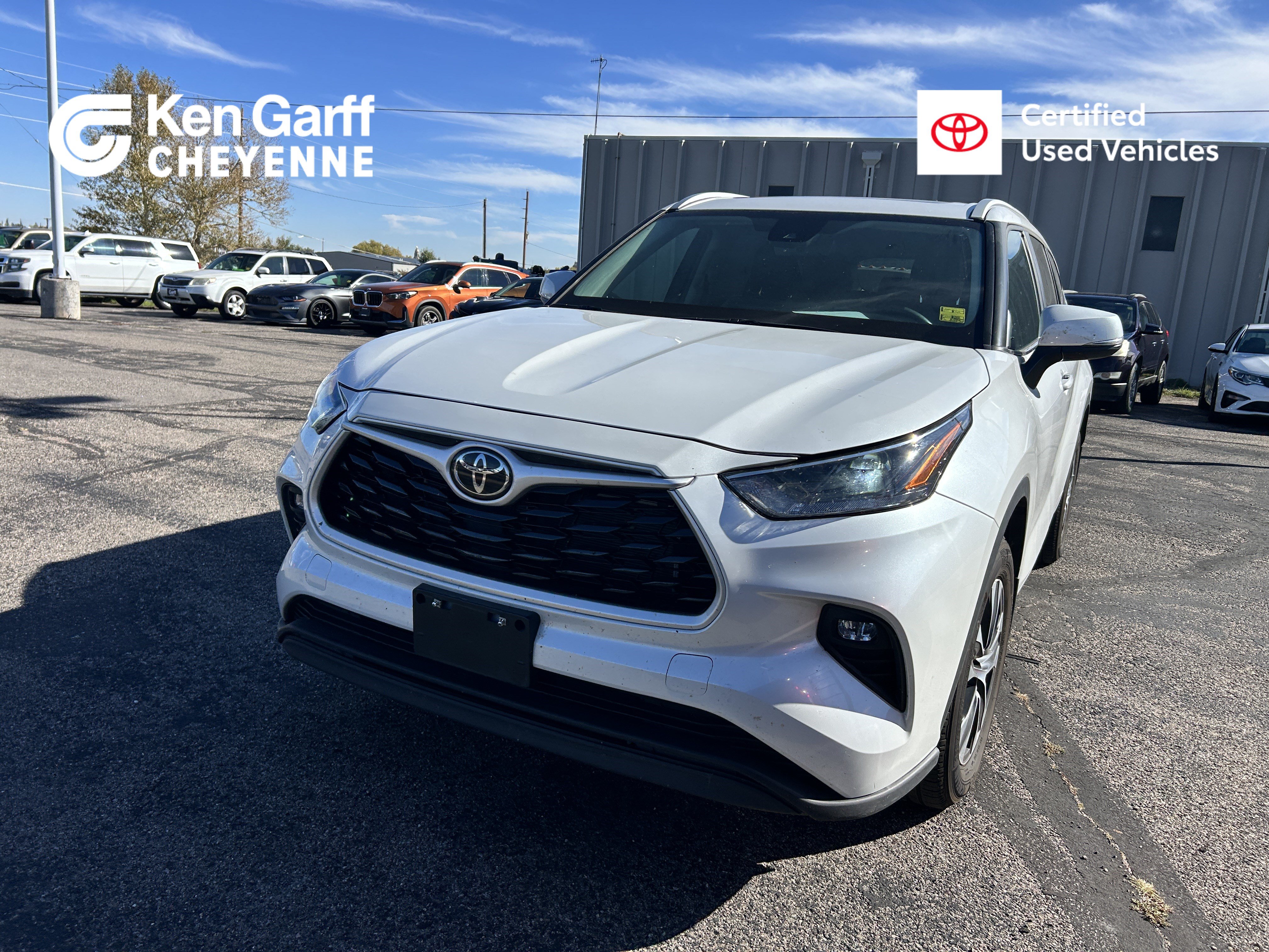 Used 2023 Toyota Highlander XLE AWD/4WD image 1
