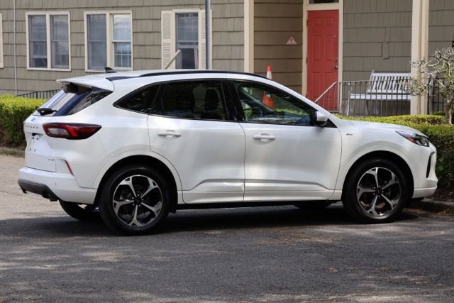 Certified 2023 Ford Escape ST-Line Select w/ Tech Pack #2 AWD/4WD image 4