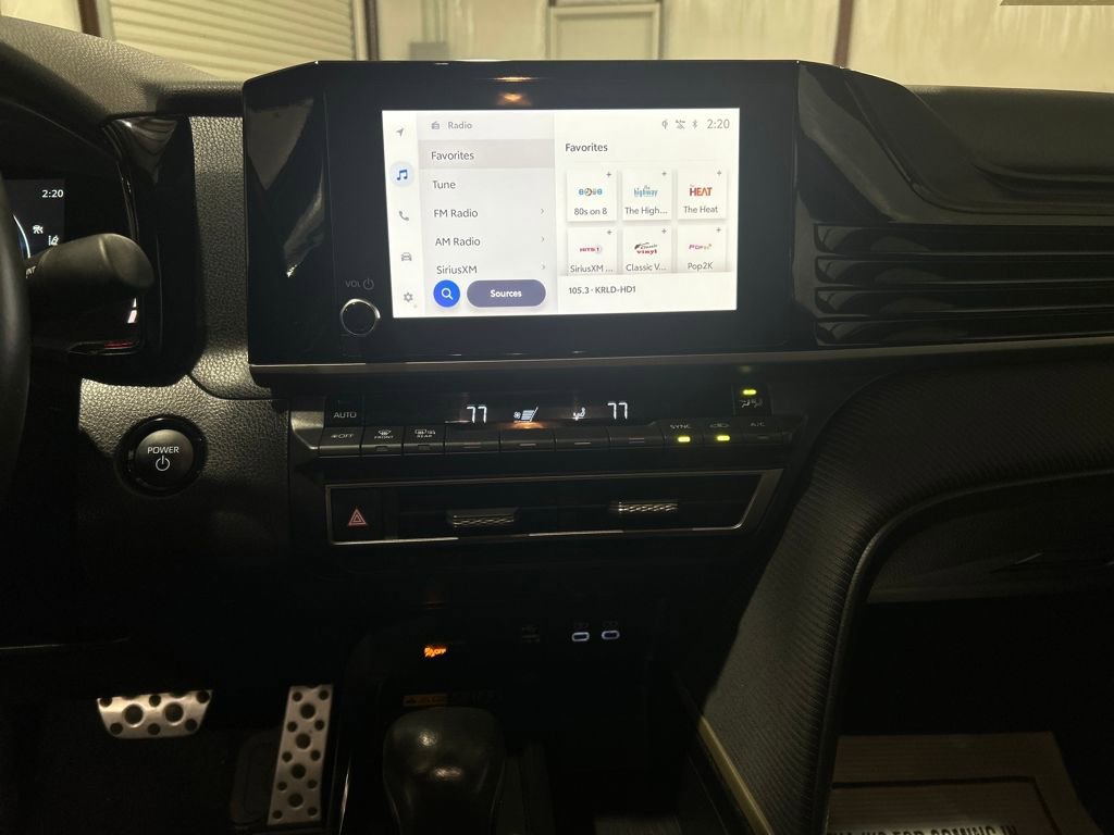 Used 2025 Toyota Camry SE image 11