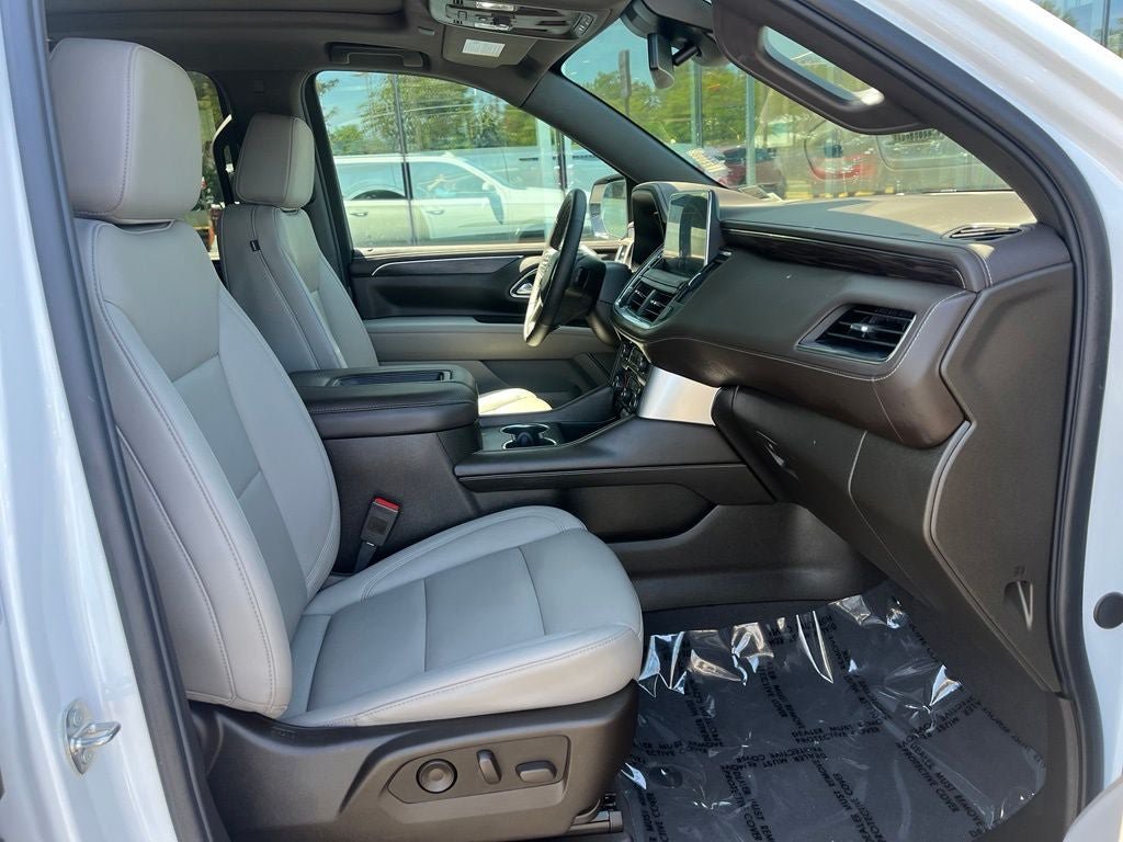 Used 2023 Chevrolet Suburban LT w/ LT Signature Plus Package AWD/4WD image 21