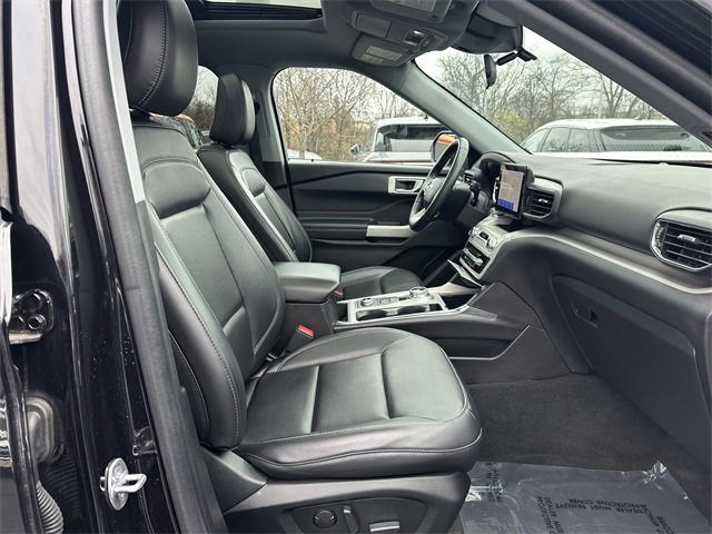 Certified 2022 Ford Explorer XLT w/ Equipment Group 202A image 34