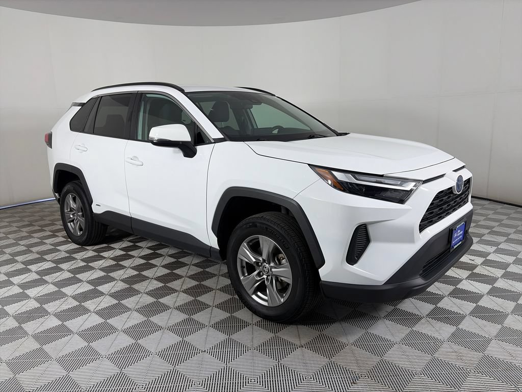 Used 2024 Toyota RAV4 XLE AWD/4WD image 1