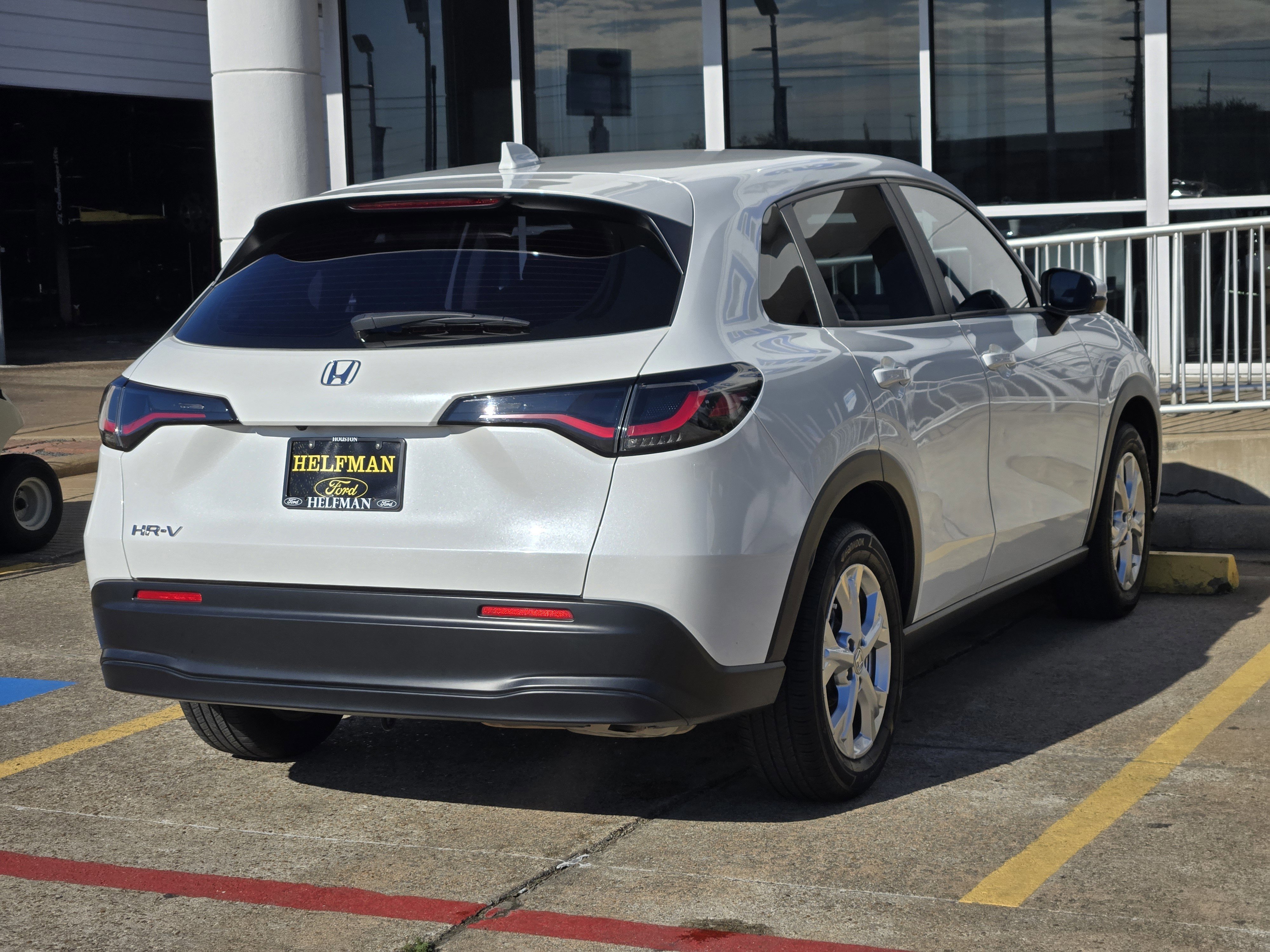 Used 2023 Honda HR-V LX image 3