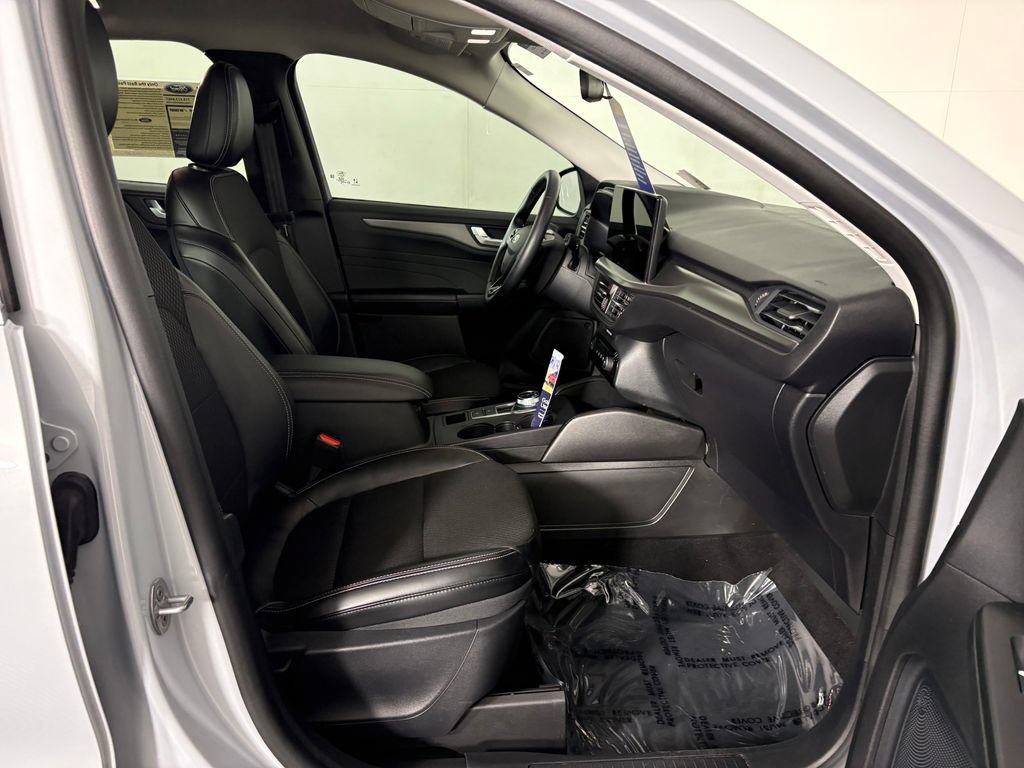 Certified 2025 Ford Escape SE FWD image 36