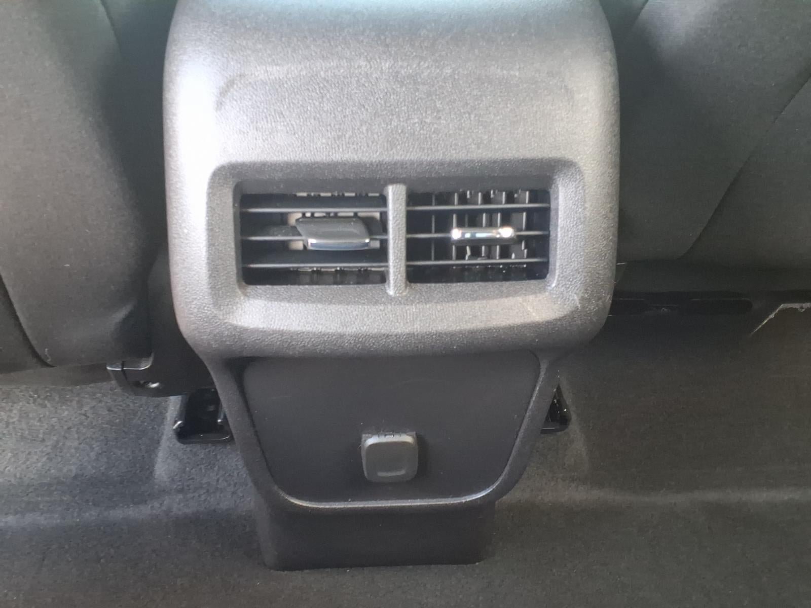 Used 2018 Chevrolet Equinox LT FWD image 18