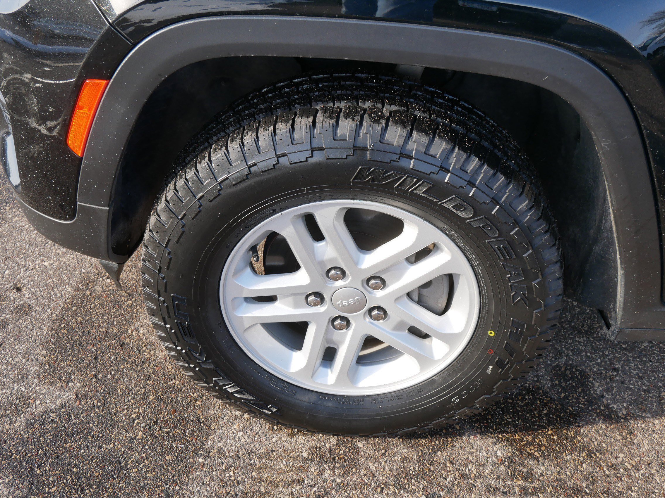 Used 2023 Jeep Grand Cherokee Laredo w/ Luxury Tech Group I image 15