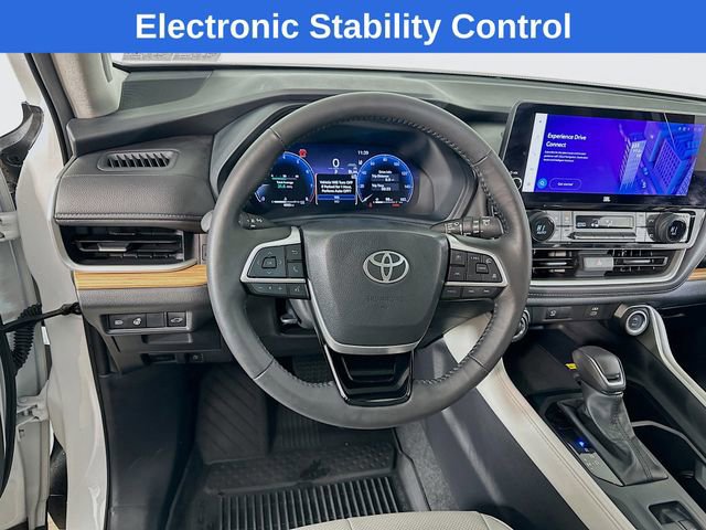 Used 2025 Toyota Grand Highlander AWD image 23
