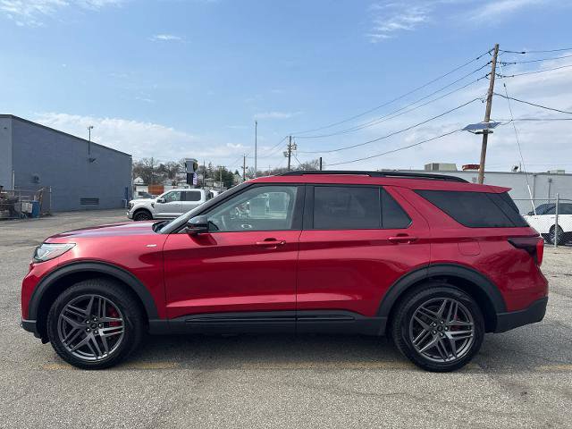 Certified 2025 Ford Explorer ST-Line w/ Premium Package image 3