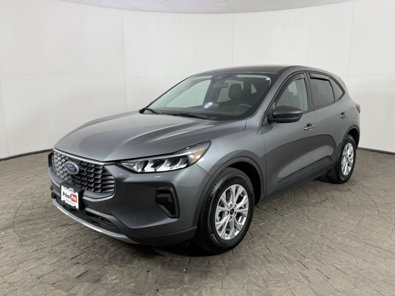 Certified 2025 Ford Escape Active w/ Cold Weather Package FWD image 3
