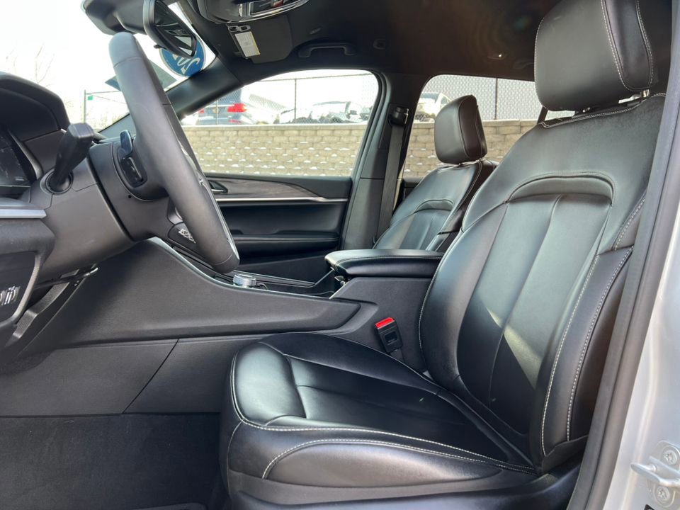 Used 2024 Jeep Grand Cherokee Limited w/ Trailer Tow Package image 9