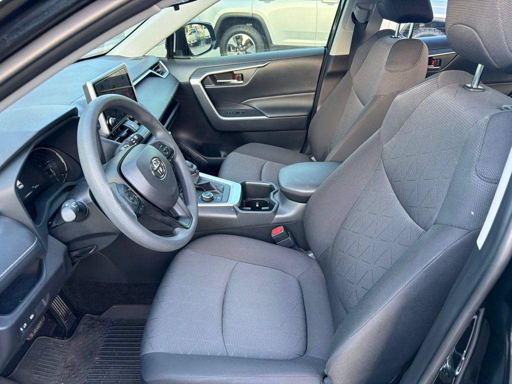 Used 2025 Toyota RAV4 XLE AWD/4WD image 11