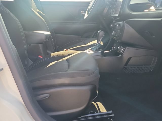 Used 2023 Jeep Renegade Altitude AWD/4WD image 29