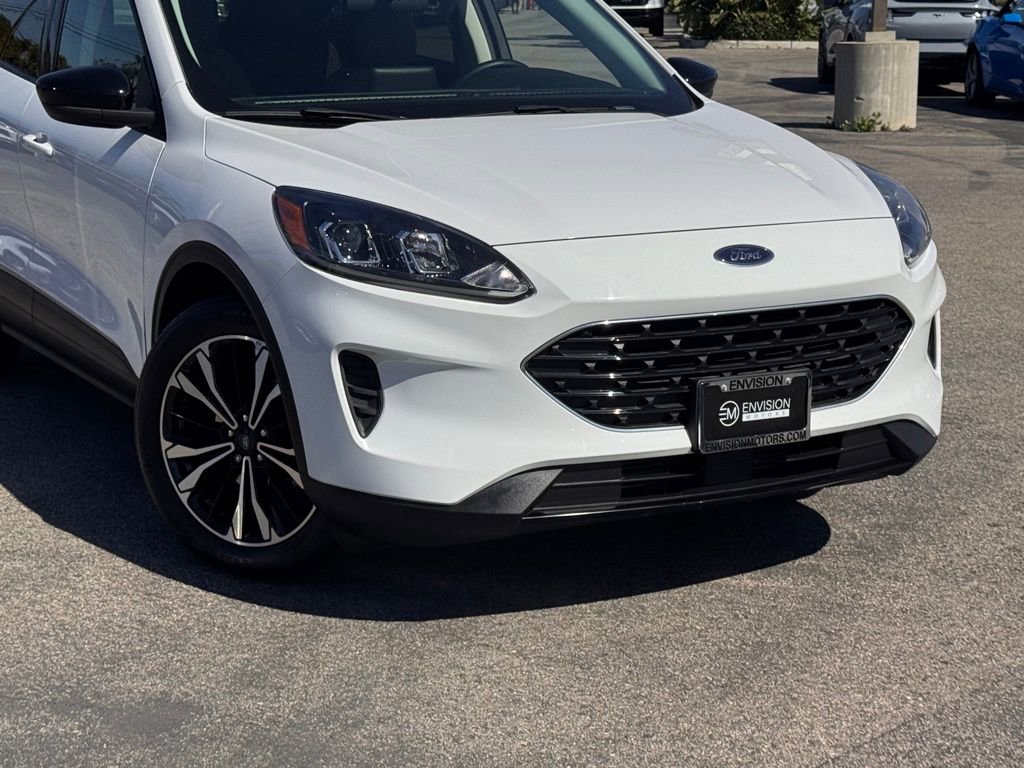 Certified 2022 Ford Escape SE w/ SE Sport Appearance Package image 3