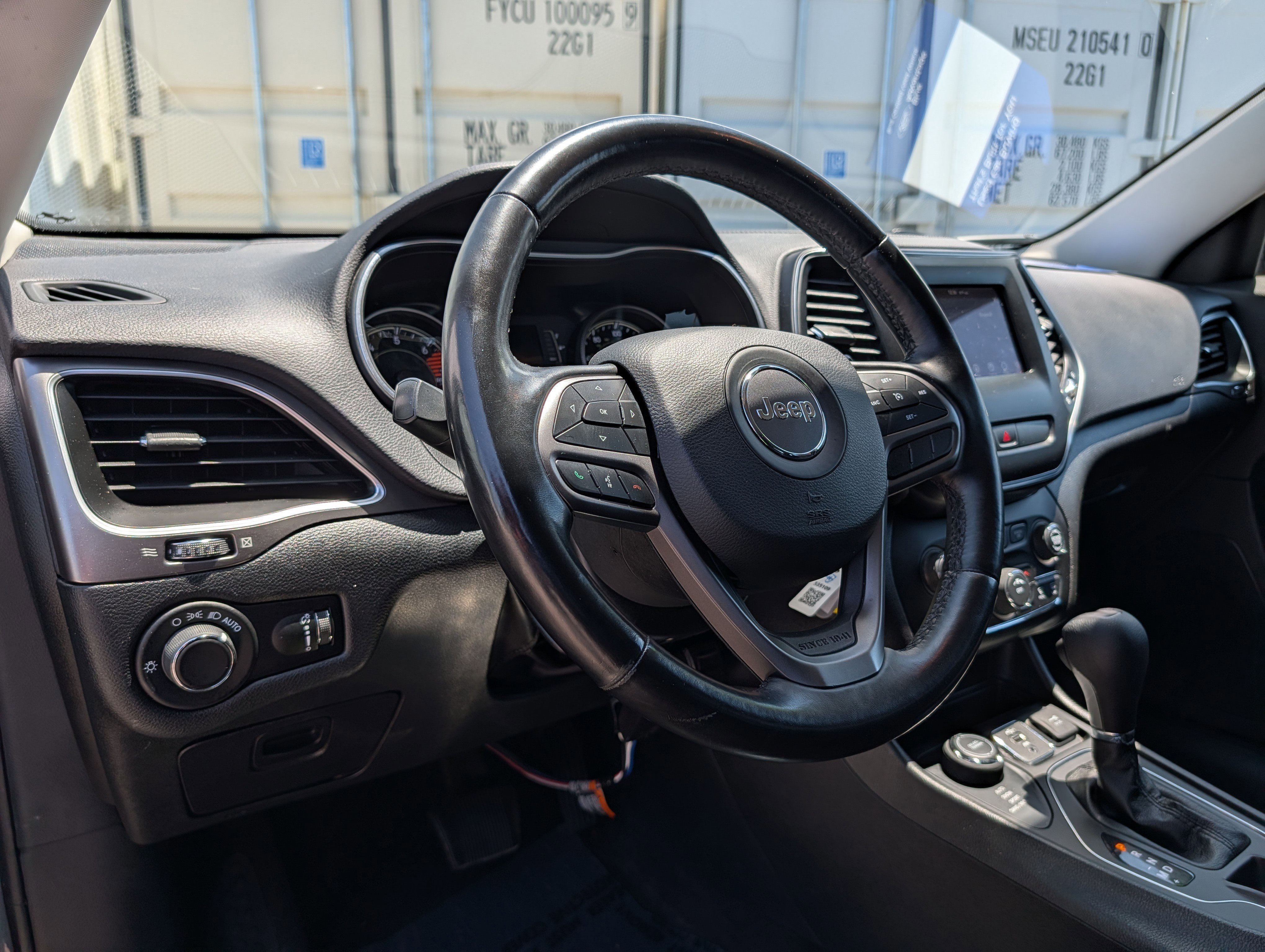 Used 2020 Jeep Cherokee Latitude w/ Cold Weather Group AWD/4WD image 27