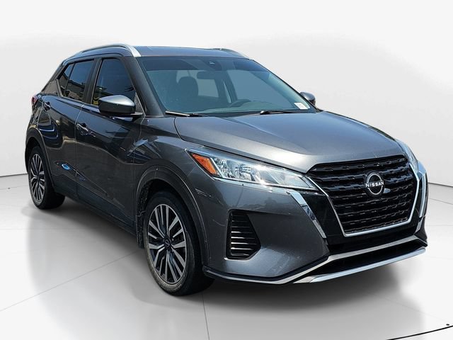 Used 2022 Nissan Kicks SV FWD image 1