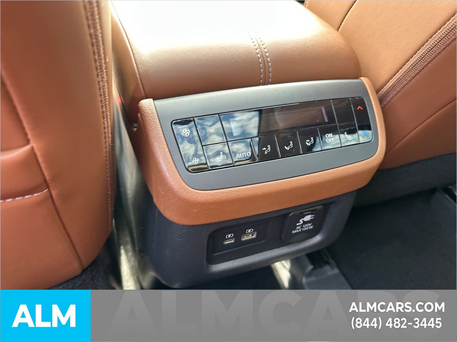 Used 2025 Nissan Pathfinder Platinum FWD image 16