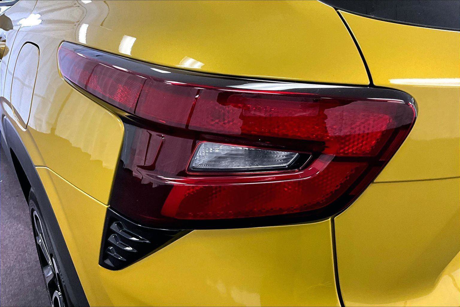 Used 2024 Chevrolet Trax RS w/ Driver Confidence Package image 28