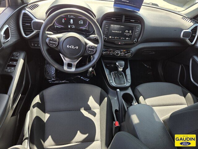 Used 2025 Kia Soul LX w/ LX Technology Package FWD image 13