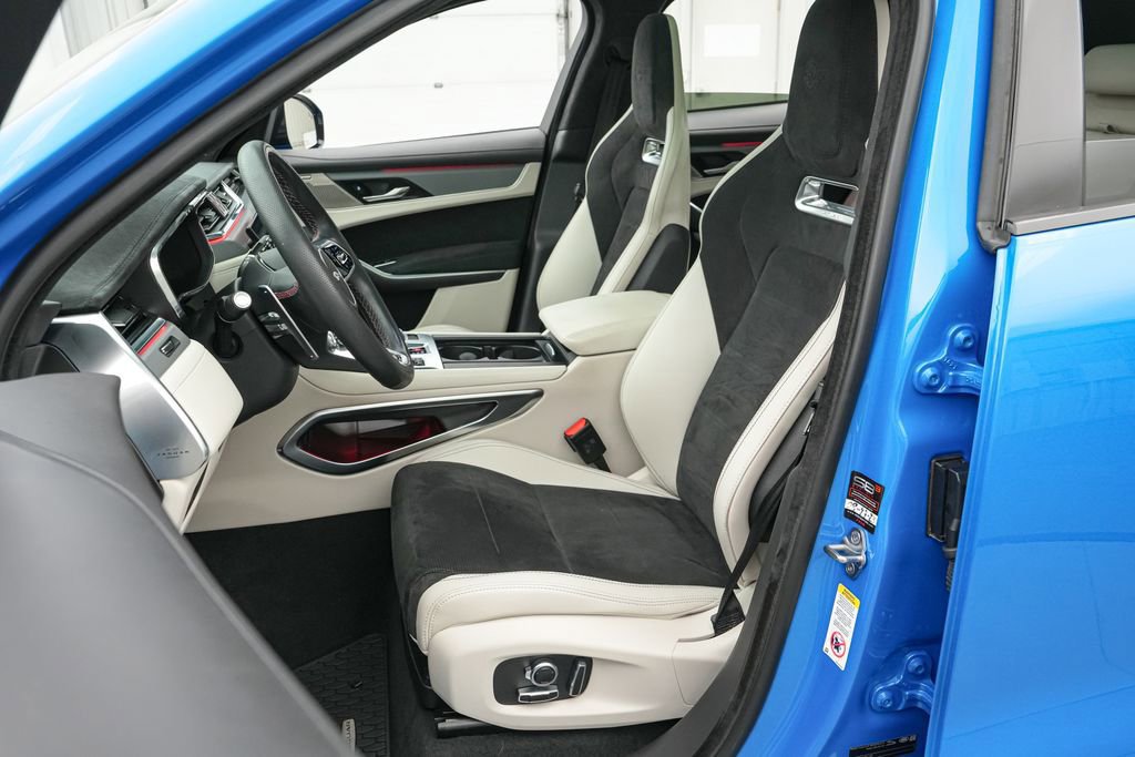 Used 2023 Jaguar F-PACE SVR image 21