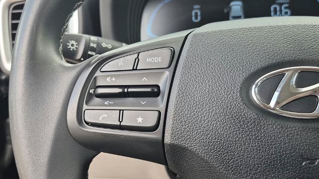 Used 2025 Hyundai Venue SEL FWD image 16