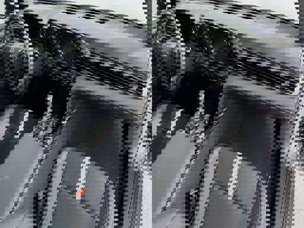 Used 2025 Toyota Camry SE image 31