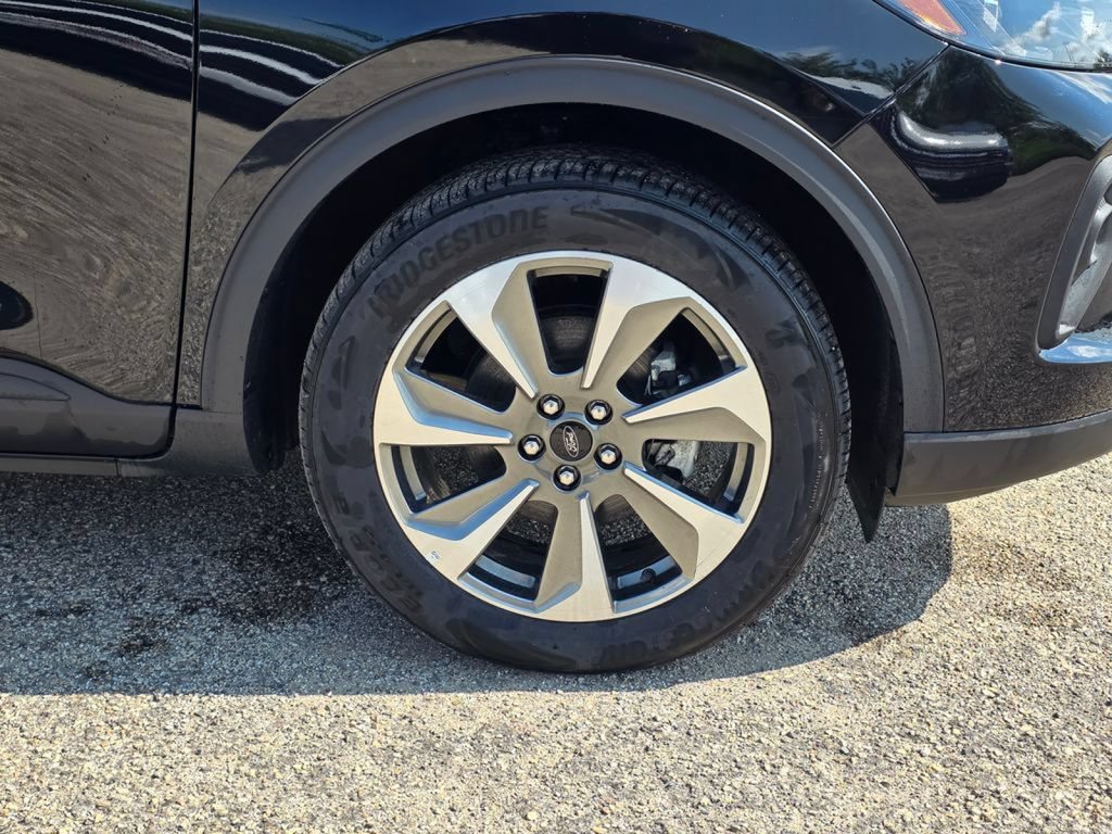 Certified 2025 Ford Escape Platinum AWD/4WD image 11
