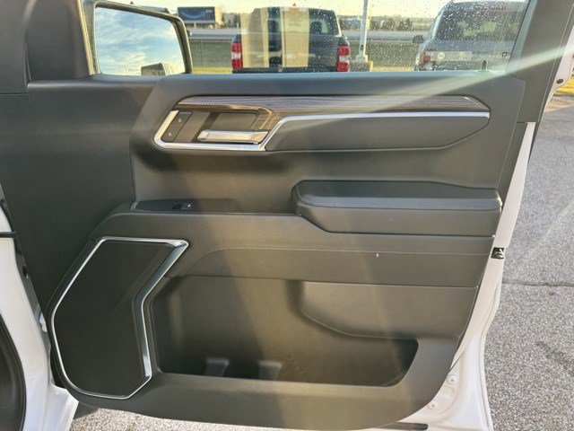 Used 2025 Chevrolet Silverado 1500 LT image 30