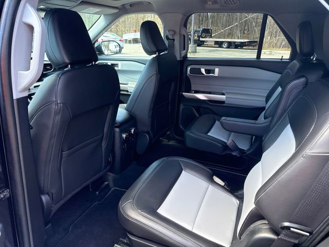Certified 2023 Ford Explorer XLT w/ Equipment Group 202A AWD/4WD image 10