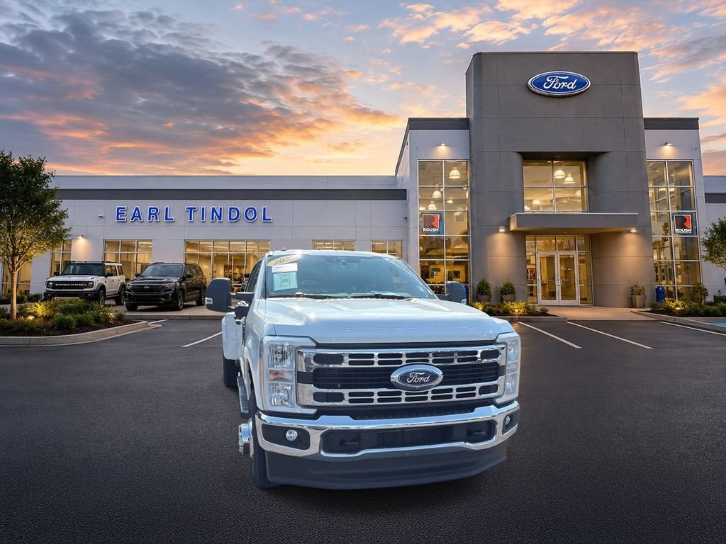Certified 2025 Ford F350 XLT w/ 360-Degree Camera Package AWD/4WD image 2