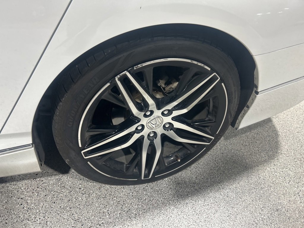 Used 2021 Honda Accord Touring image 9