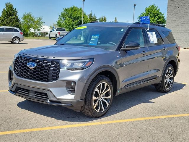 Certified 2025 Ford Explorer ST-Line AWD/4WD image 2