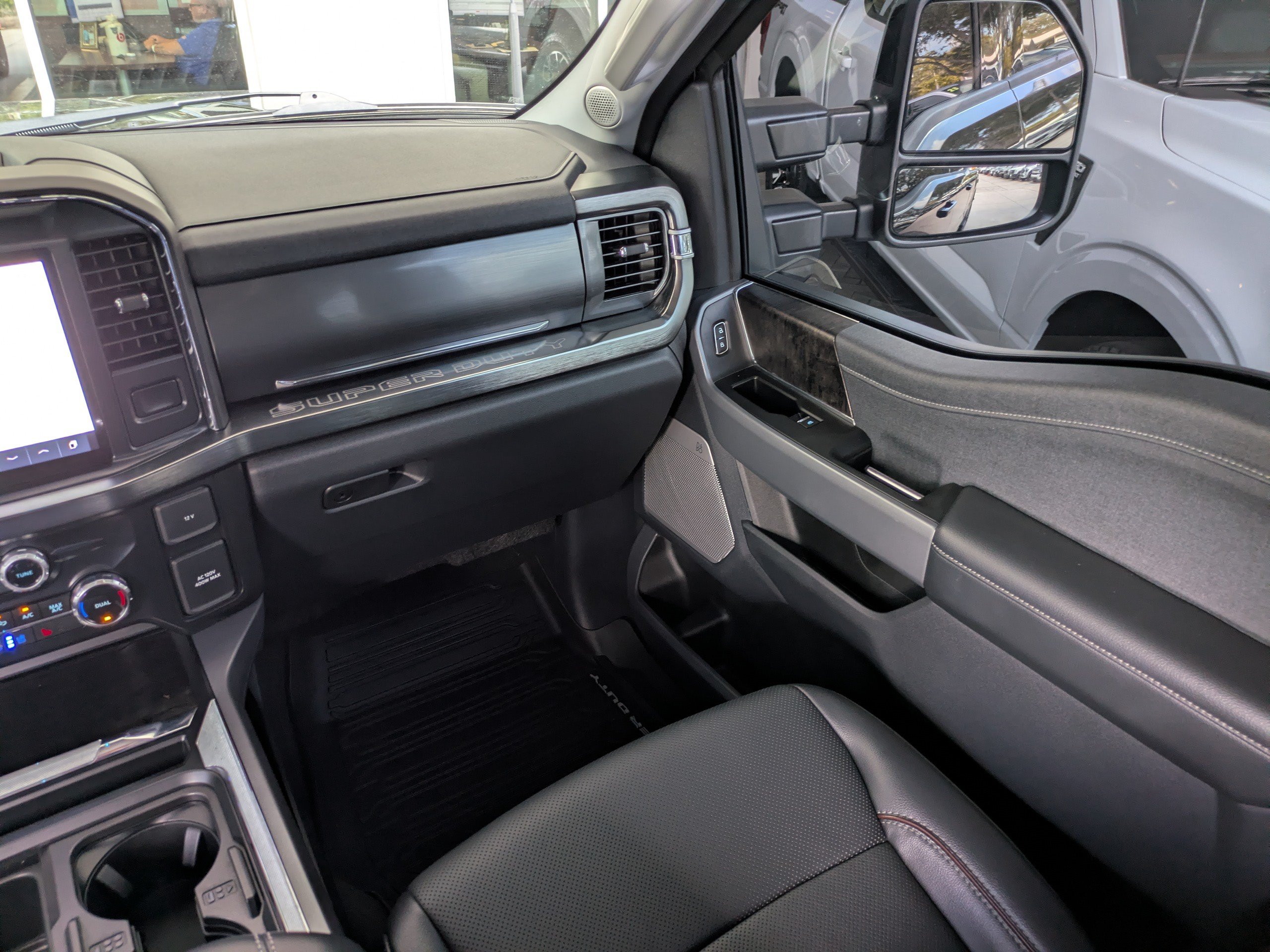 Certified 2024 Ford F250 Lariat w/ Lariat Ultimate Package AWD/4WD image 17