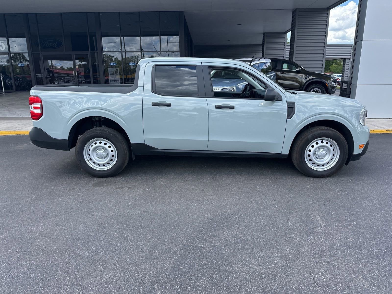 Certified 2024 Ford Maverick XL image 2