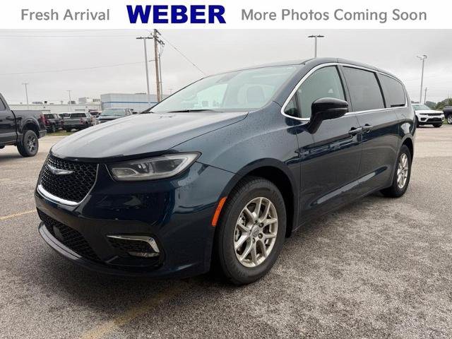 Used 2024 Chrysler Pacifica Touring-L FWD image 1